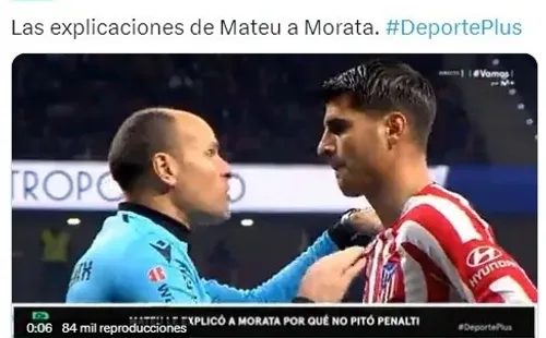 La explicación de Antonio Mateu Lahoz a Álvaro Morata.