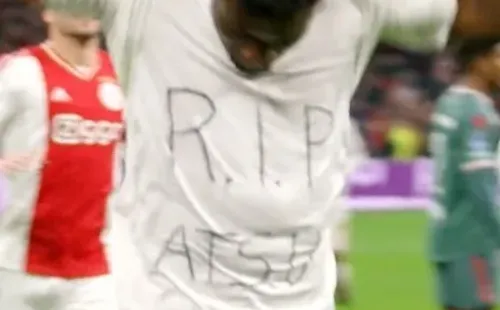 El homenaje de Mohammed Kudus a Christian Atsu.