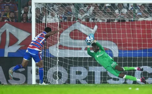 Alexander Domínguez tapó el sexto penal e hizo campeón de la Copa Sudamericana a Liga de Quito. (FOTO: GetttyImages)