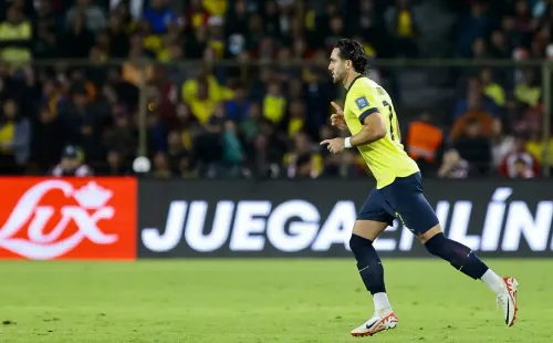 Leonardo Campana apenas ingresó a la cancha contra Chile sobre el minuto 83′ y prácticamente no influyó en el partido. (Foto: GettyImages)