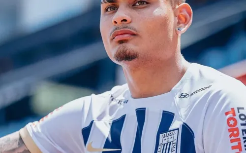 Jeriel de Santis con la camiseta de Alianza Lima. (Foto: Alianza Lima Prensa)