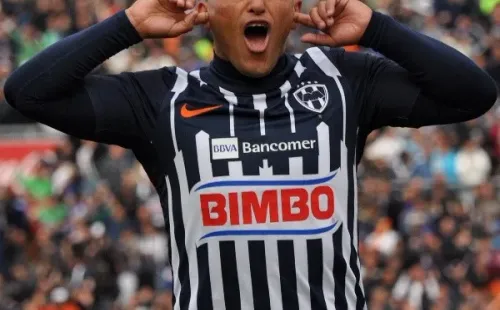 Suazo y el típico festejo que la afición de Rayados se cansó de ver (Imago 7).