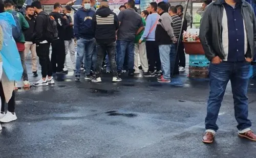 Los revendedores se agruparon luego de las primeras detenciones. (Foto: Alejandro Alfaro)