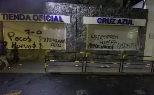 Pintadas en la tienda oficial de Cruz Azul (ESPN)