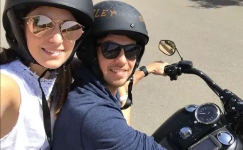 La pareja suele compartir fotos de sus momentos juntos (Foto: Facebook Sergio Pérez)