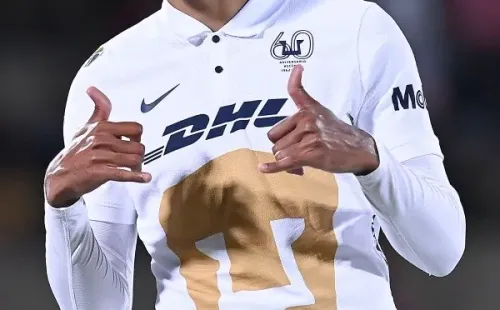 Diogo de Oliveira cambió silbidos por aplausos en Pumas (Imago 7).