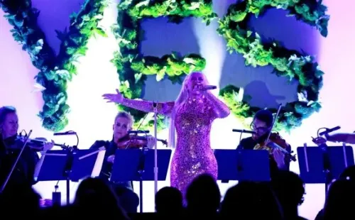 Christina Aguilera cantando. Foto: Getty.