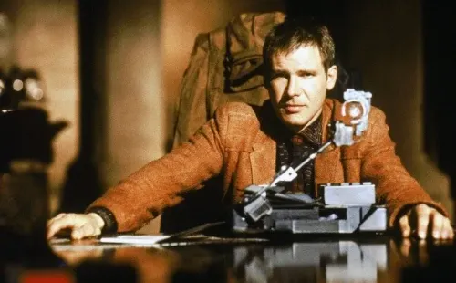 Blade Runner, con la música de Vangelis (IMDb).