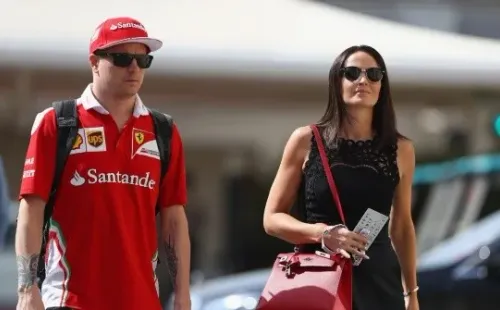 Amor entre escandinavos: Raikkonen y Virtanen transitan su noviazgo entre boxes (Getty Images)