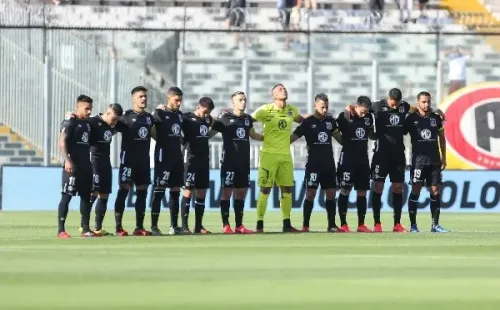 Los jugadores albos se cuadraron con Paredes.