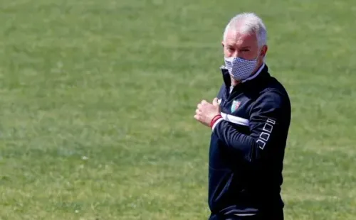 Ivo Basay deja Palestino