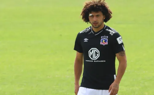Maximiliano Falcón saca aplausos entre los hinchas | Foto: Agencia Uno