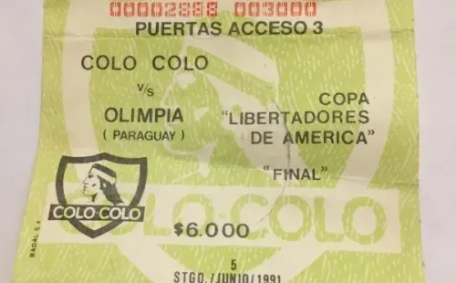Héctor Díaz nos muestra orgulloso su entrada para el partido ante los paraguayos.