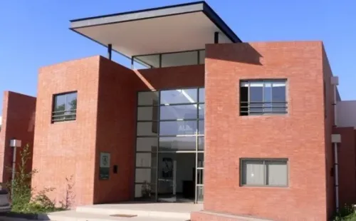 La Casa Alba se fue a cuarentena tras ser visitada por la Seremi de salud. | Foto: Archivo.