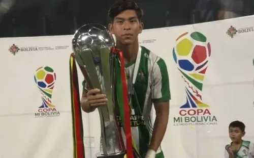 El boliviano Ervin Vaca lucha por ganarse una camiseta en el Cacique. | Foto: Archivo.