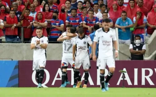 Pablo Solari siendo felicitado por su gol a Fortaleza. / FOTO: Copa Libertadores