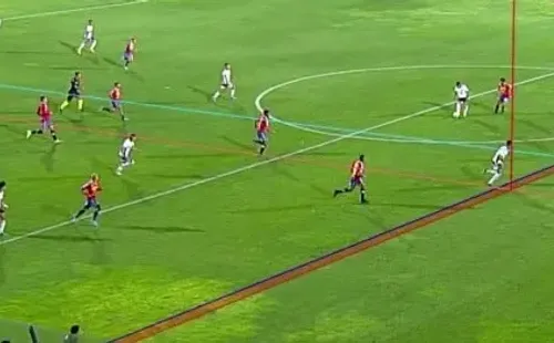 La posición offside que le cobraron a Lucero y que terminó anulando el gol de Gil. | Foto: Captura.