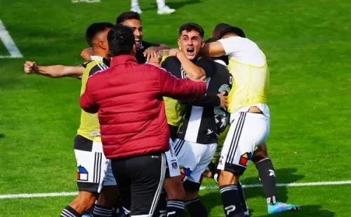 Los jugadores de Colo Colo celebran el empate. Imagen: Guille Salazar