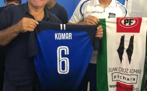 Komar se llevó a Argentina la tetracolor del Tino personalizada.