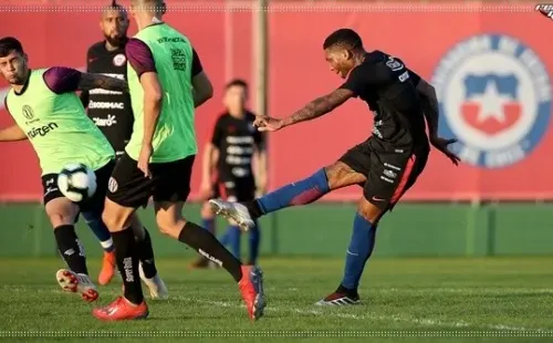 Junior ensaya su pierna derecha