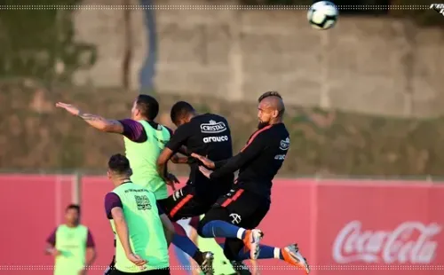 Vidal y Junior van fuerte por arriba