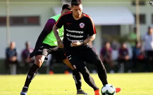 Nicolás Castillo con marca a la espalda
