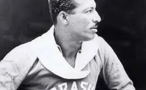 Zizinho – 17 goles