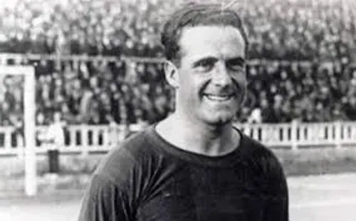 Héctor Scarone – 13 goles