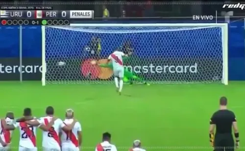 0-1: Paolo Guerrero toma carrera, se frena y cruza remate con el empeine a la derecha de Muslera