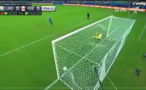 1-1: Cavani remata al palo izquierdo de Gallese, que vuela hacia su derecha