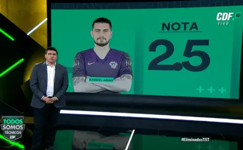 Gabriel Arias (2,5) | “Nuevamente comete errores. Bajo del arco es muy bueno, ataja, corta centros, pero parece que tuviera el fantasma de Bravo. Sale a destiempo, no sabe si ir o no ir, demuestra inseguridad. Tuvo errores garrafales”.