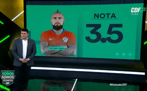 Arturo Vidal (3,5) | “No fue la Copa América de él. Una cosa es la entrega, pero necesitamos lo otro. Y es error de Rueda de no sacarlo, porque juega lesionado. No estuvo a la altura hoy”.