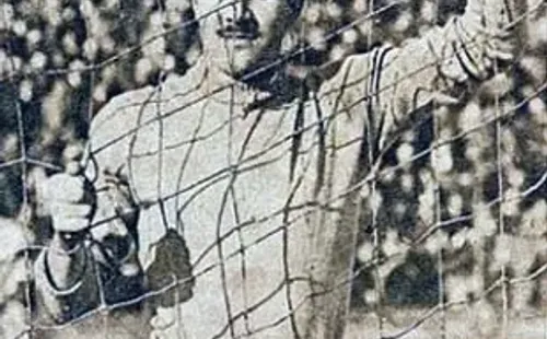 Javier Mascaró Vildósola, el arquero fue el primer futbolista en jugar en Universidad Católica. Universidad de Chile y Colo Colo. El año 1949 fue parte del plantel que conquistó el primer título de los cruzados. Sus hijo y su nieto homónimos fueron destacados rugbistas y seleccionados nacionales. Foto: Revista Estadio.