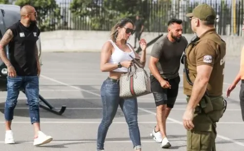 Vidal llegó en helicóptero, acompañado de su novia