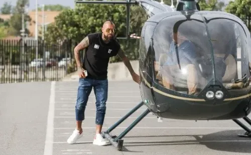 Vidal aprovechó los días de vacaciones del Barcelona para acompañar a su equipo