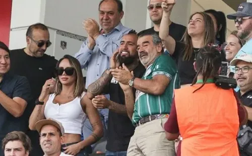 Vidal vio el partido junto al empresario Andrónico Luksic