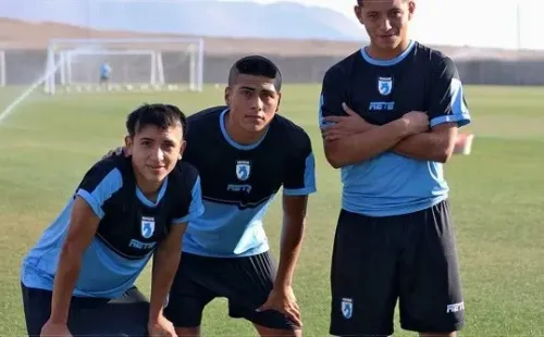 Iquique no se apartó del celeste y negro tradicional