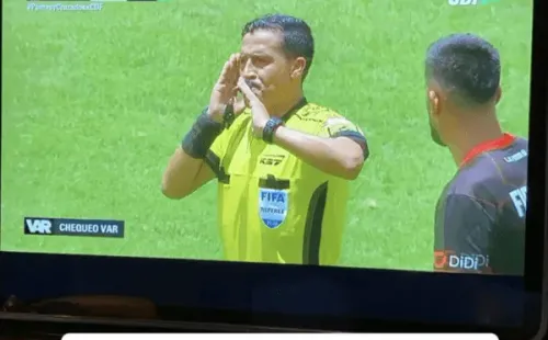 El enojo de Gary Medel con el VAR.