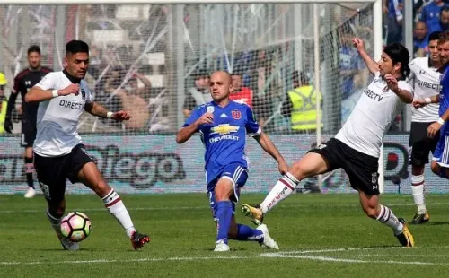 Jaime Valdés sobre Gustavo Lorenzetti en ese Superclásico. Colo Colo ganó 4-1. Foto: Agencia Uno