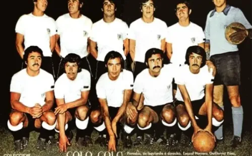 El equipo de Colo Colo vicecampeón de América en 1973.Arriba: Herrera, Páez, González, Galindo Rubilar y Nef. Abajo: Caszely, Valdés, Ahumada, Messen y Véliz.