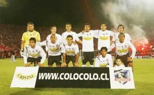 Colo Colo 2006 en la Sudamericana, con Miguel Riffo y Kalule Meléndez como estandartes.