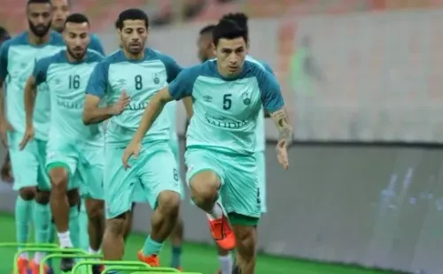 Claudio Baeza en el Al Ahli de Arabia Saudita. De ahí saltaría al Necaxa.