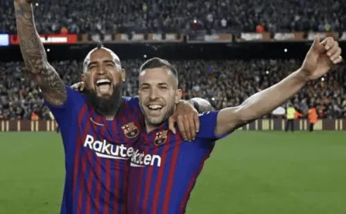 Jordi Alba trató como un “grande” a Arturo Vidal en su día de cumpleaños