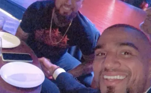 Kevin-Prince Boateng, con quien estuvo solo un año en Barcelona, tampoco se quedó atrás en los saludos de cumpleaños a Arturo Vidal.
