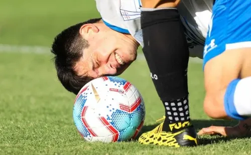 Alfonso Parot trancando con la cabeza