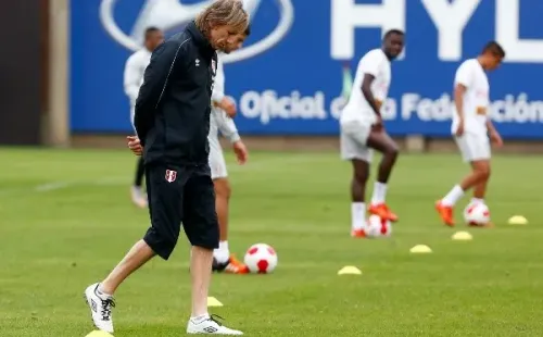 Ricardo Gareca en una práctica con la selección de Perú (Agencia Uno)