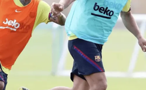 Luis Suárez palanqueó a Arturo Vidal en su cuenta de Instagram con una foto donde lo deja atrás en la práctica. Foto: Instagram
