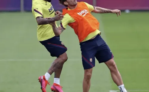 Arturo Vidal hizo eco del cabezazo que le ganó a Ivan Rakitic en el último entrenamiento del Barcelona. Foto: Instagram
