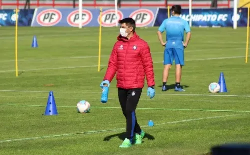 Gustavo Florentín estuvo a cargo del regreso a las prácticas de Huachipato en el Estadio CAP, donde se aplicaron fuertes medidas de seguridad para evitar contagios de Covid-19. Foto: Huachipato