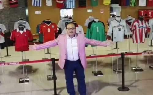 Flores es conocido por sus relatos y el Museo de la Camiseta.
